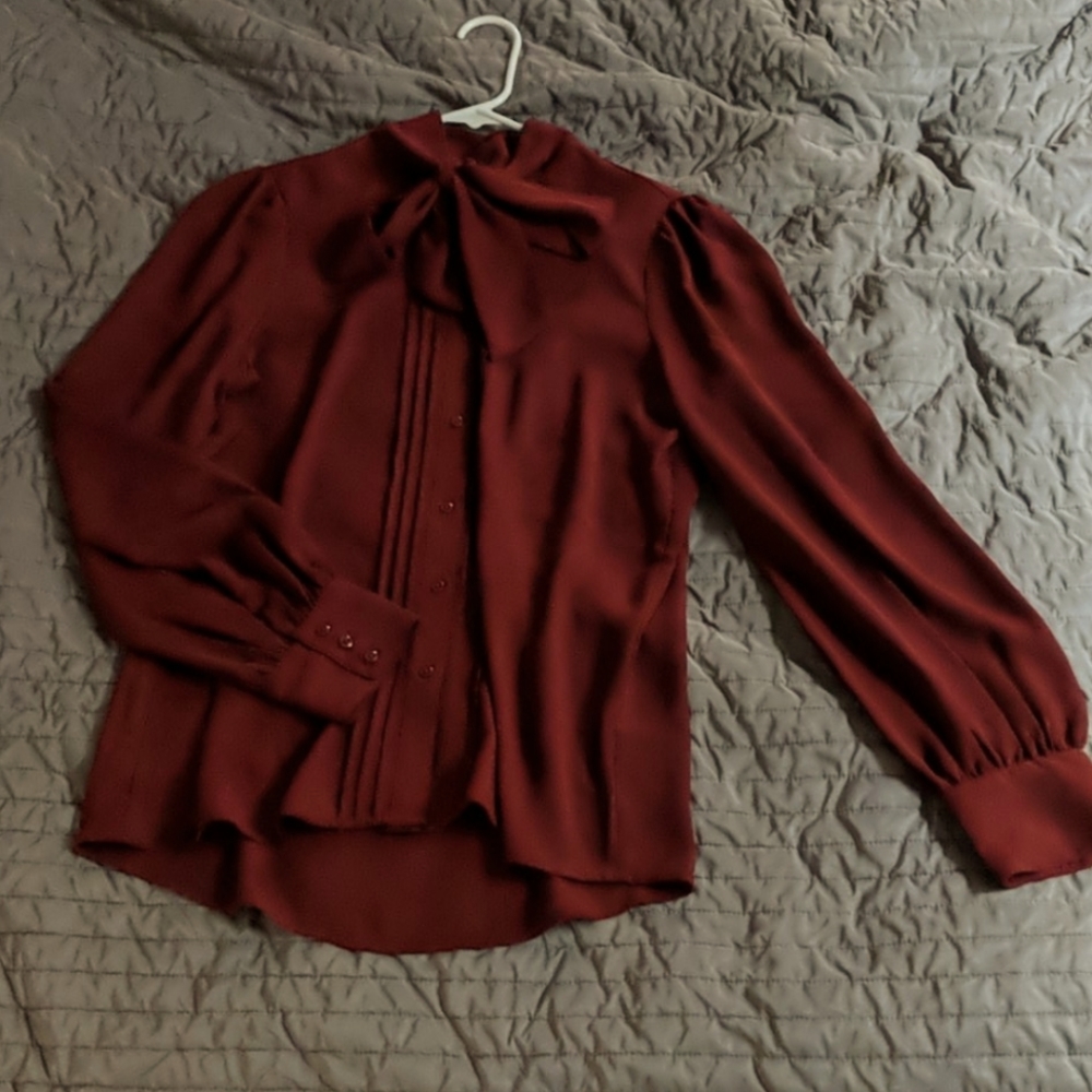 Tieneck Blouse